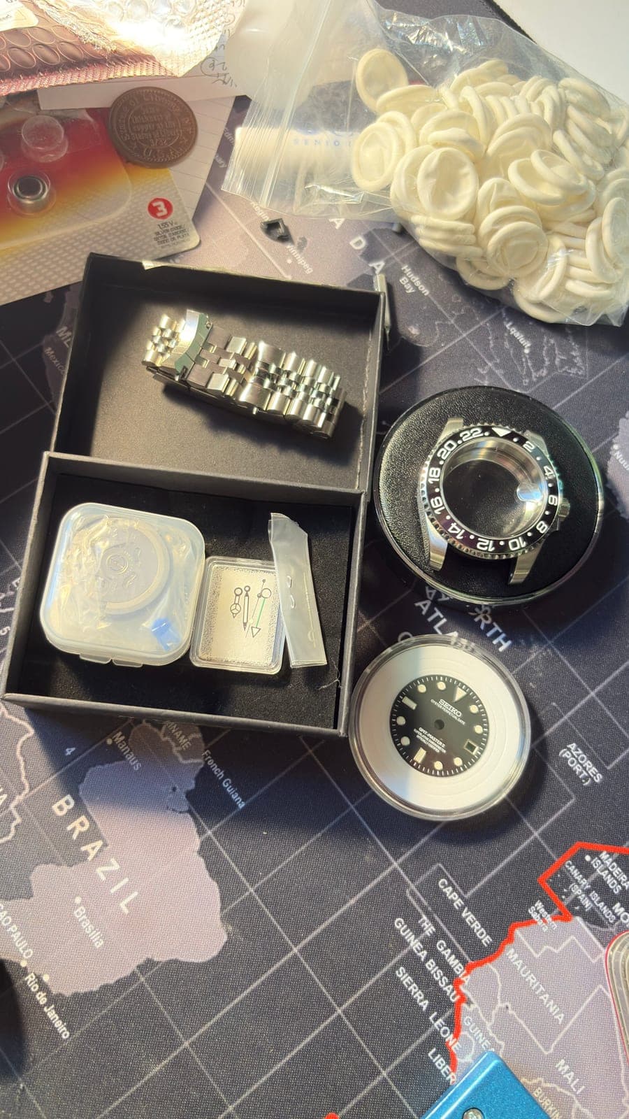 The 001C's parts before assembly: movement, dial, hands, cased bezel and bracelet